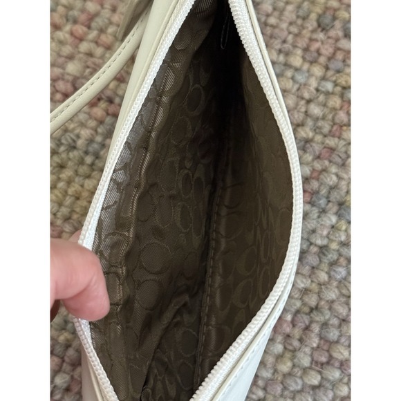 NWT Vintage SOHO Coach Off White/Cream Leather Wristlet w/Front Buckle BEAUTIFUL - Picture 9 of 11